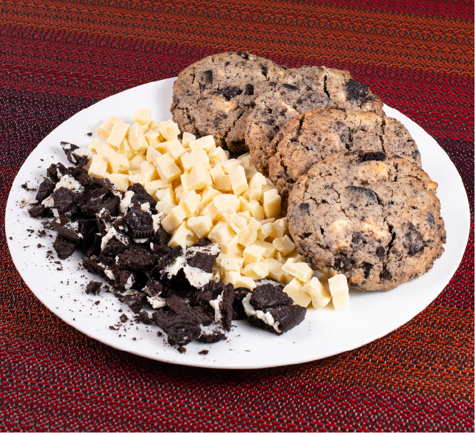 Delicious Oreo and white chocolate cookie plate flavor. Order now and we'll deliver it to your doorsteps. Baked by Carolina Cookie